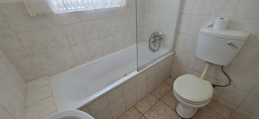 To Let 2 Bedroom Property for Rent in Royal Ascot Western Cape